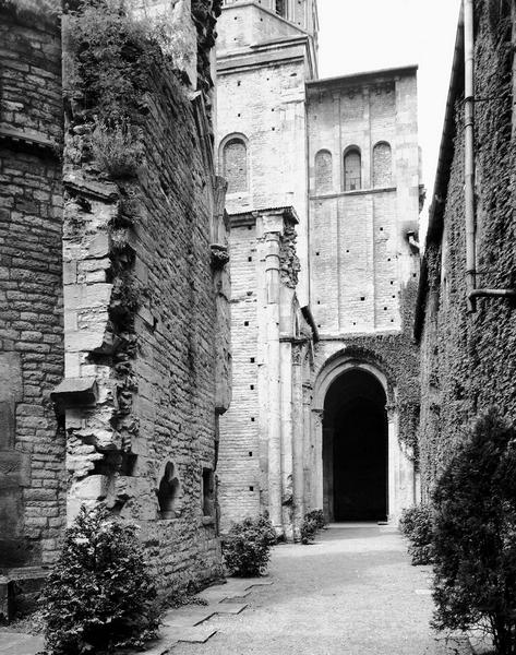 Croisillon sud du grand transept, face est et inter-transept vers l'ouest