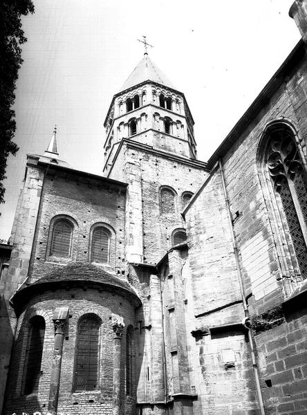 Croisillon sud du grand transept, absidiole orientée