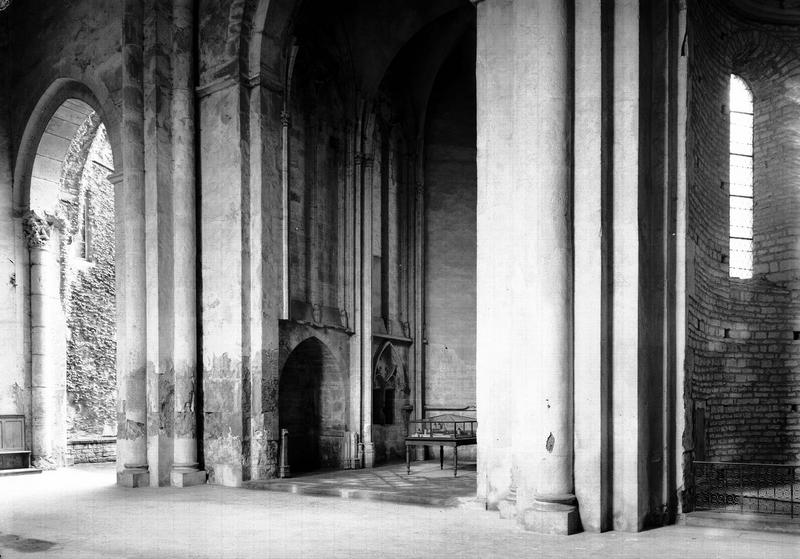 Croisillon sud du grand transept, ouvertures des chapelles orientées et de l'inter-transept