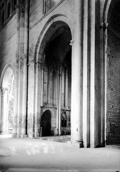 Croisillon sud du grand transept, ouvertures des chapelles orientées et de l'inter-transept