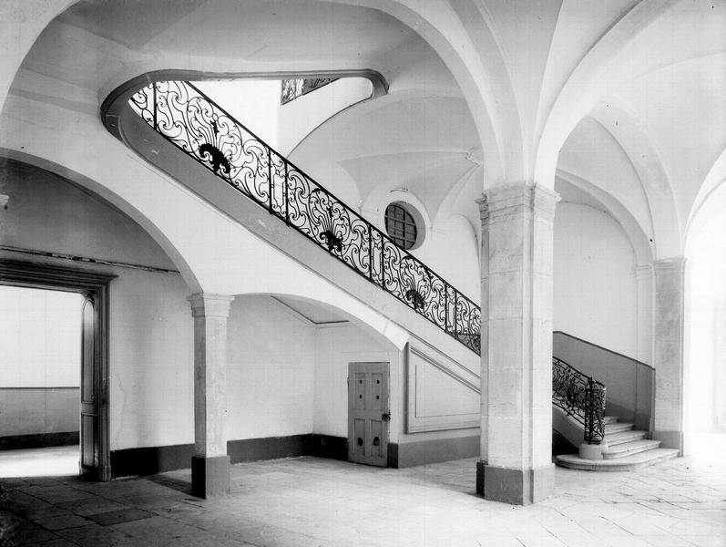 Grand escalier, départ