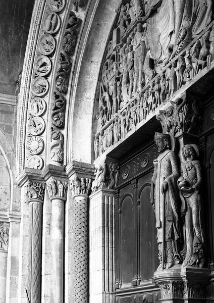 Porche ouest, trumeau côté droit, la Madeleine