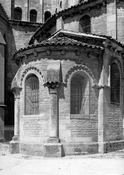 Intérieur. Chapiteau des piliers de la nef « Simon le magicien »