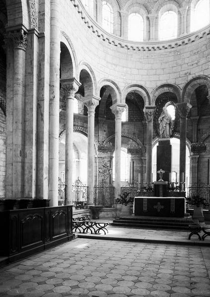 Intérieur. Chapiteau des piliers de la nef « Simon le magicien »