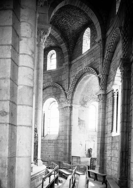 Déambulatoire et ouverture de la chapelle nord-est