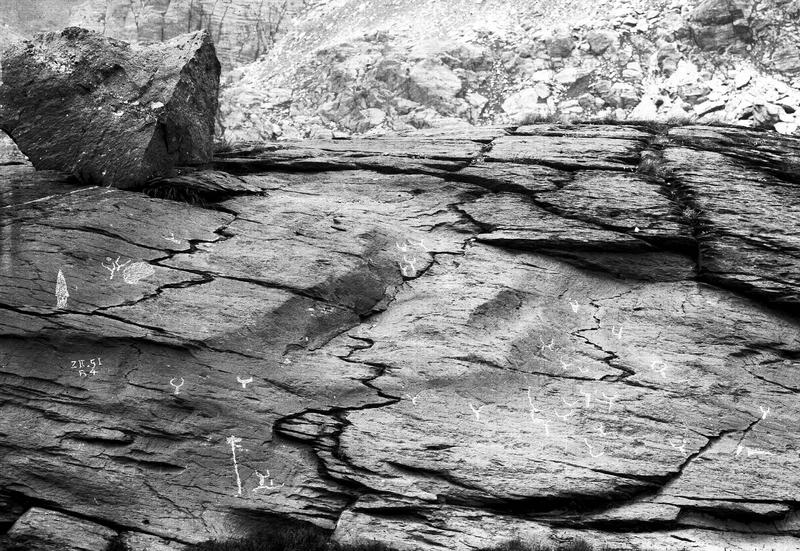 Inscriptions rupestres. Région des lacs : lac long sup supérielac Forcato, lac de la Muttroupe 1, rocher 4