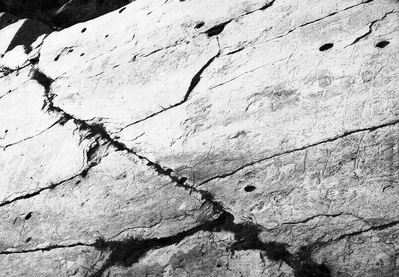 Inscriptions rupestres. Vallée de Fontanalba, rocher aux charrues