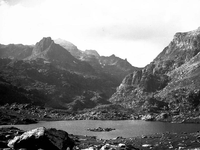 Le lac long supérieur et la vallée des Merveilles