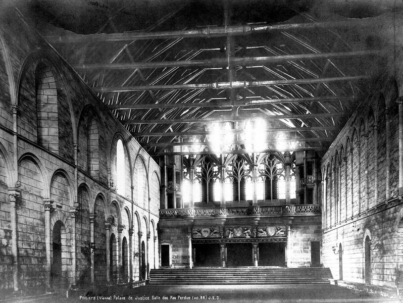 Salle des pas perdus du palais de justice