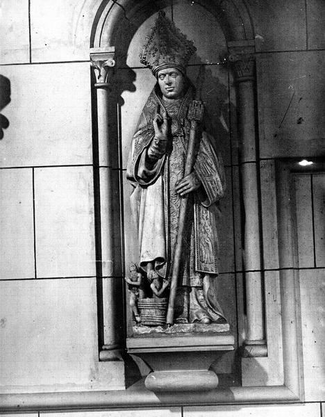 Statue en pierre, saint Nicolas