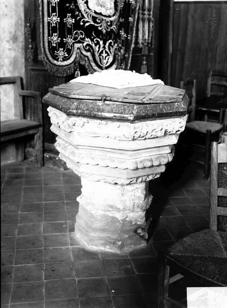Fonts baptismaux en pierre sculptée - © Ministère de la Culture (France), Médiathèque du patrimoine et de la photographie, diffusion RMN-GP