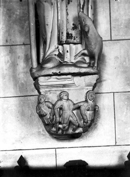 Statue : saint Antoine, détail du support