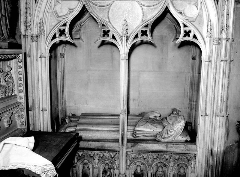 Intérieur, monument funéraire de Robert d'Acquigny