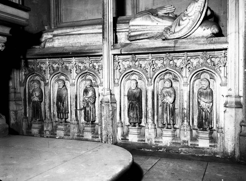 Intérieur, monument funéraire de Robert d'Acquigny