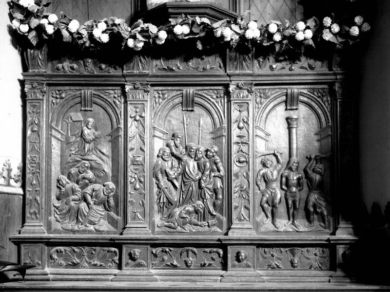 Retable d'un autel latéral : la Passion