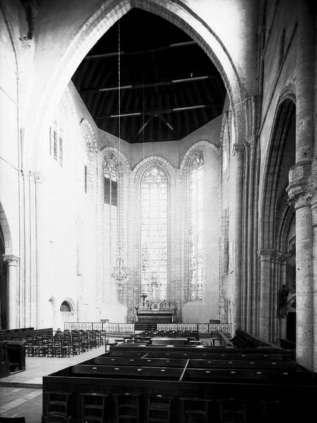 Vue intérieure du choeur vers le nord-est