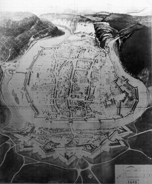 Plan de la ville fortifiée