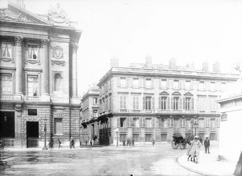 Façade à l'angle de la rue de Rivoli et de la rue Saint-Florentin