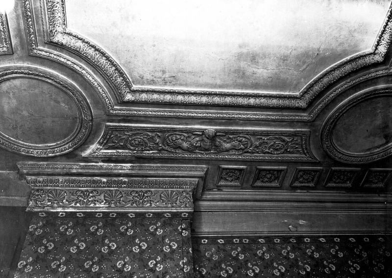 Plafond : détail des boiseries