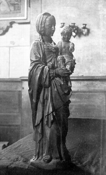 Statue en bois de la Vierge à l'Enfant : vue de trois-quarts - © Ministère de la Culture (France), Médiathèque du patrimoine et de la photographie, diffusion RMN-GP