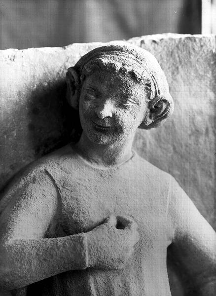 Statues provenant du portail de l'église : abbés, rois, prophètes et saints