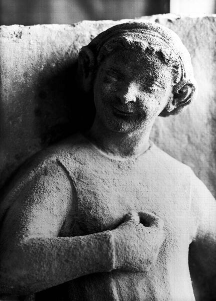 Statues provenant du portail de l'église : abbés, rois, prophètes et saints
