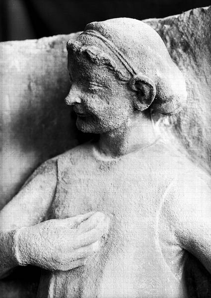 Statues provenant du portail de l'église : abbés, rois, prophètes et saints