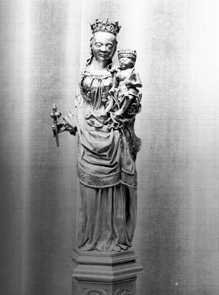 Statuette en argent : Vierge à l'Enfant debout - © Ministère de la Culture (France), Médiathèque du patrimoine et de la photographie, diffusion RMN-GP