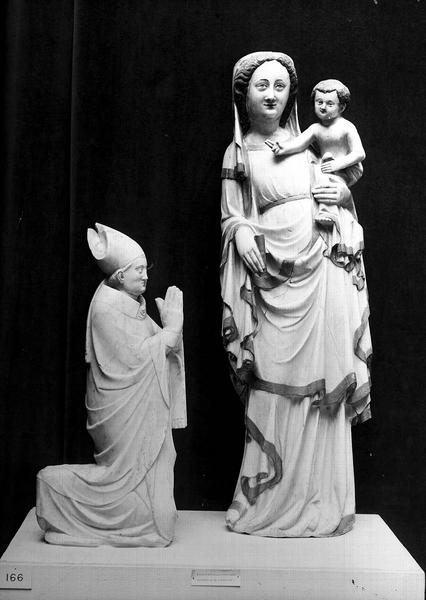 Statuette en albâtre : Vierge au donateur