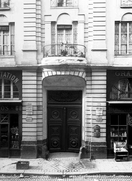 Façade sur rue : entrée du porche