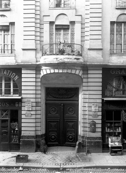 Façade sur rue : entrée du porche