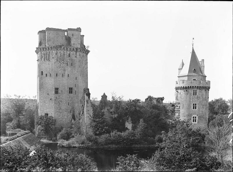 Ruines, côté du lac