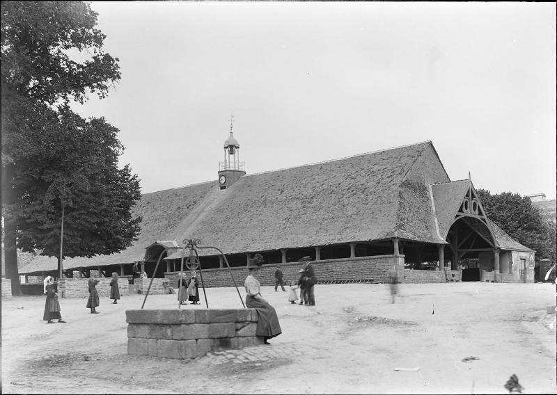 Les halles et le puits