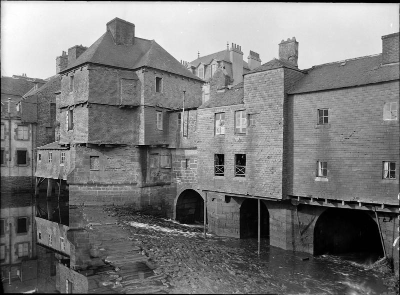 Pont de Rohan et maisons