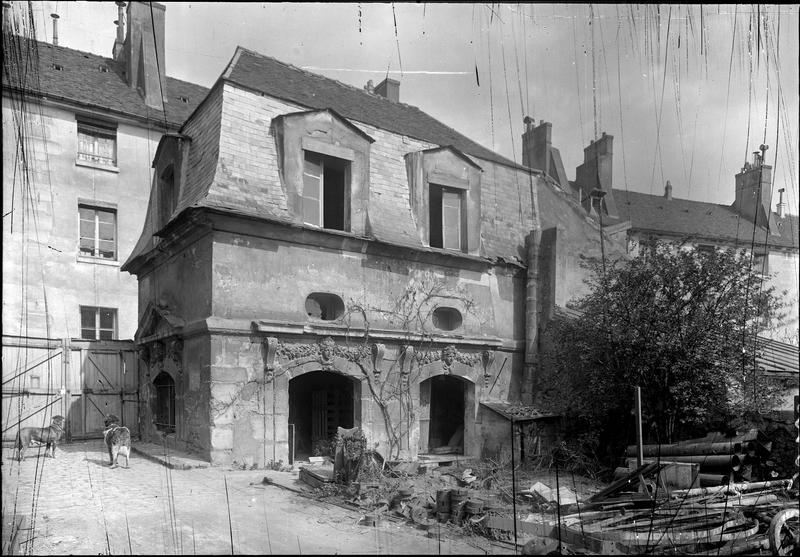 Angle des façades sur la cour