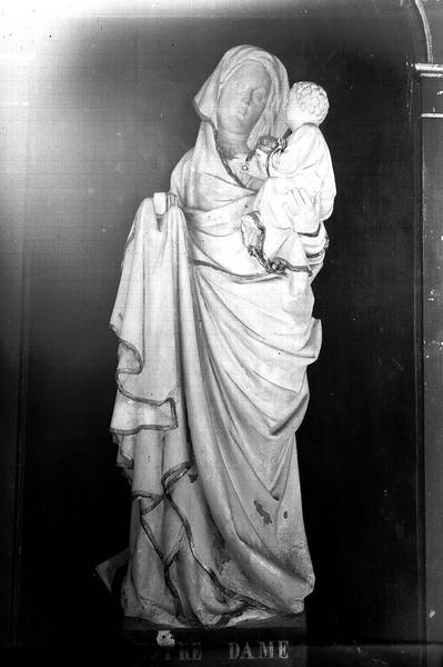 Statue en pierre : Vierge à l'Enfant - © Ministère de la Culture (France), Médiathèque du patrimoine et de la photographie, diffusion RMN-GP