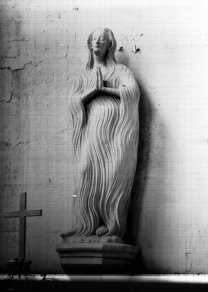 Statue en pierre du transept sud : sainte Marie l'égyptienne