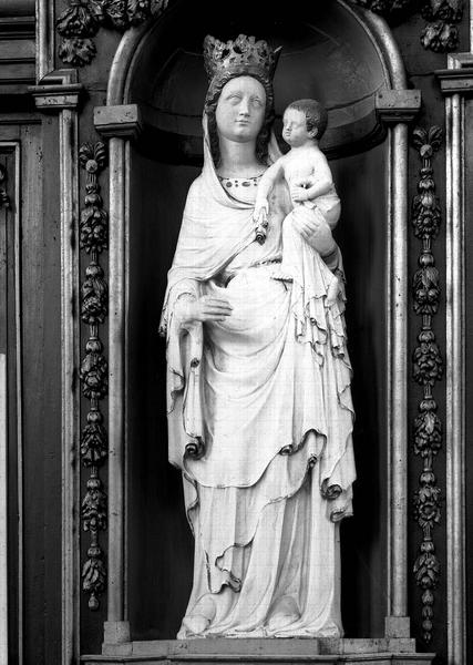 Statue en marbre de la chapelle de la Vierge : Vierge à l'Enfant