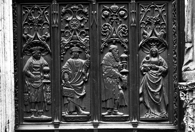 Portail nord. Vantail gauche en bois sculpté, troisième registre : adoration des rois mages