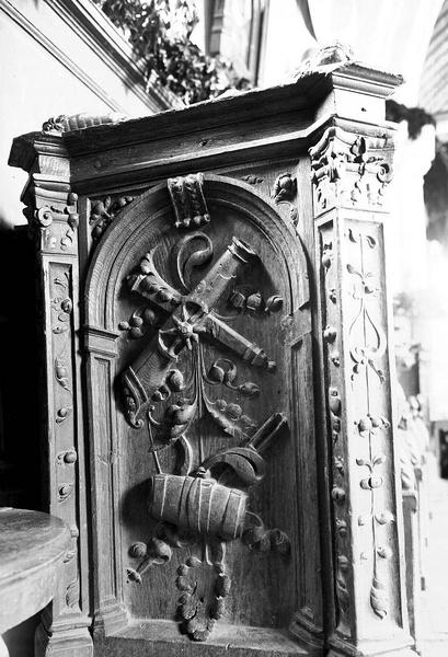 Stalle en bois sculpté provenant de l'ancienne abbaye de la Noë : jouée terminale