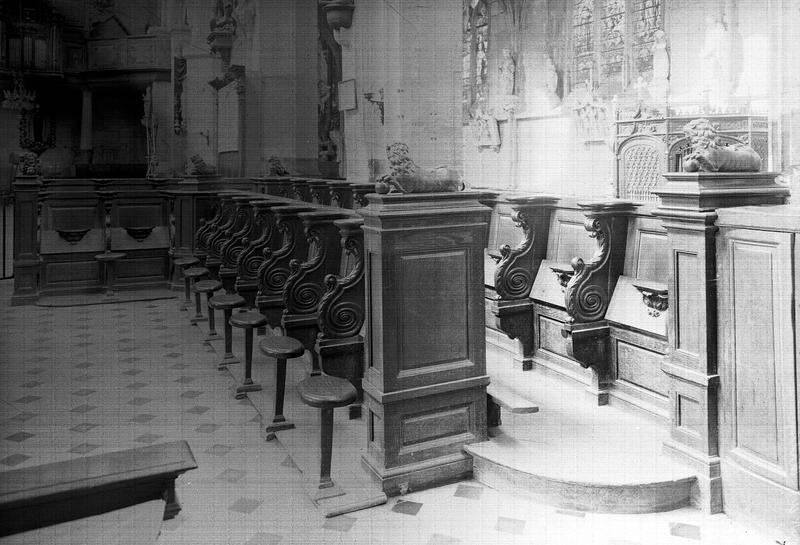 Stalle en bois du choeur