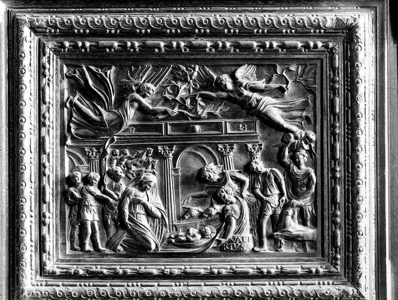 Bas-relief en bois encastré dans les boiseries de la sacristie : l'adoration des bergers