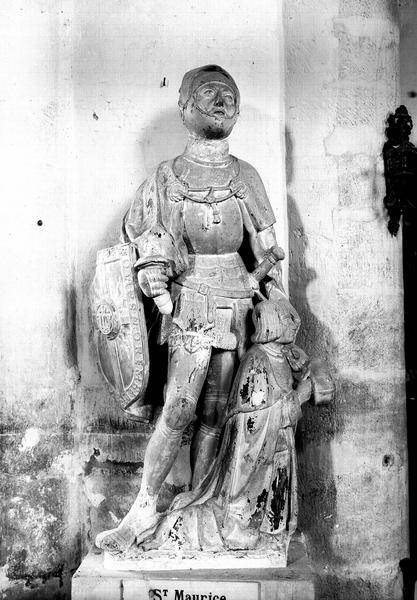 Statue en pierre : saint Maurice et un donateur