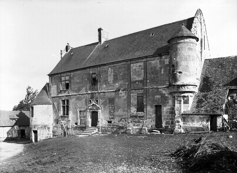 Façade sur la cour de la ferme