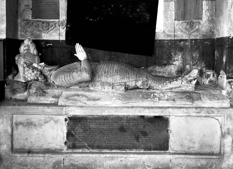 Statue funéraire en pierre et marbre de Guy d'Aché, mort en 1608