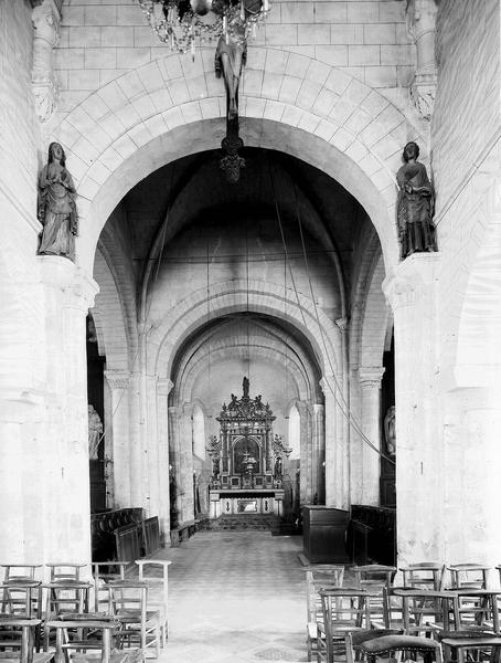 Vue intérieure du transept et du choeur, vers l'est