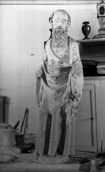 Statue mutilée en bois de la sacristie : saint Paul - © Ministère de la Culture (France), Médiathèque du patrimoine et de la photographie, diffusion RMN-GP