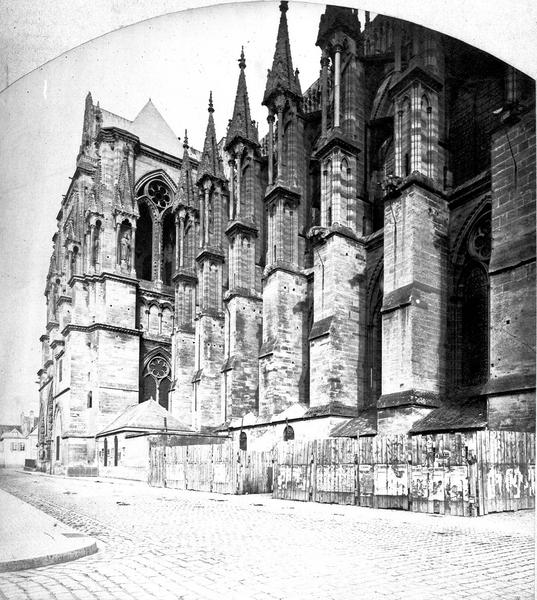 Façade nord : nef et transept, vus vers l'ouest