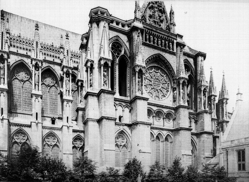 Façade sud : pignon du transept