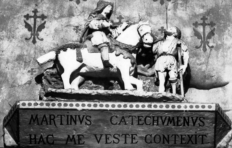 Groupe sculpté en bois : la Charité de saint Martin